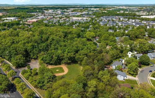 1125 Artic Quill Rd, Herndon VA  20170-3603 exterior