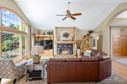 11210 Westwood Cir, Thiensville, WI 53097-3167