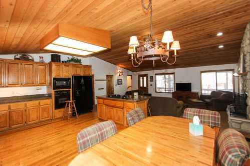 1253 Panorama Dr, Big Bear City CA  92314-9828 exterior