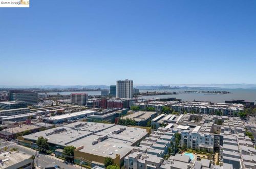 6466 Hollis St, Oakland CA 94608-1496 exterior