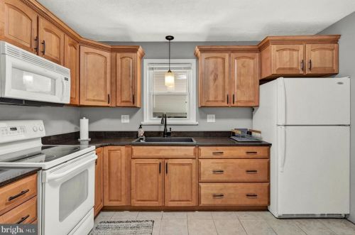 1829 Basin Hill Blvd, Carlisle PA  17013-1111 exterior