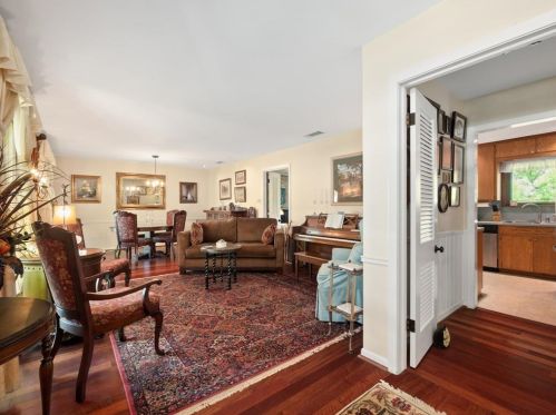 5807 Bullard Dr, Austin TX 78757-4400 exterior