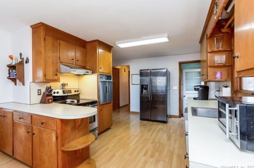 691 Millbrook Rd, Middletown CT  06457-5523 exterior