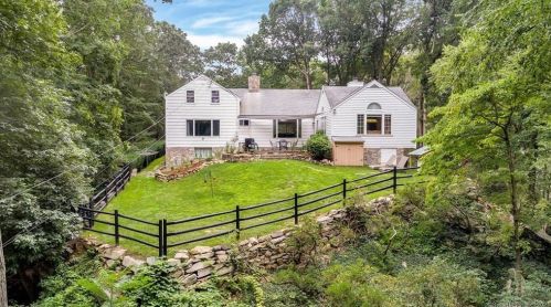 171 Woodchuck Rd, Stamford CT  06903-3605 exterior