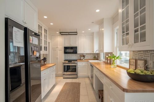 17 Crockett St, Norwalk CT  06853-1610 exterior