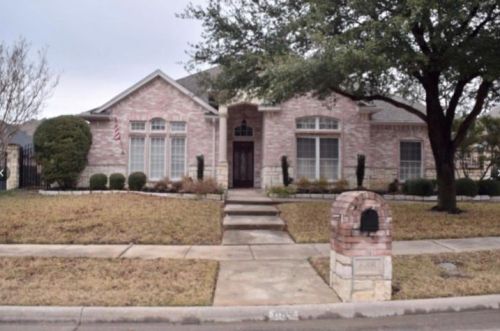 688 Bear Creek Dr, Hurst TX  76054-6011 exterior