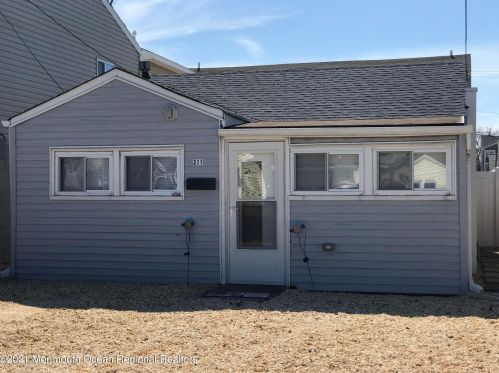 311 Hiering Ave, Pelican Island, NJ 08751-1705