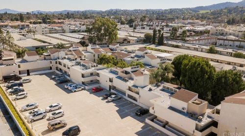 5325 Newcastle Ave, Van Nuys CA 91316-3081 exterior