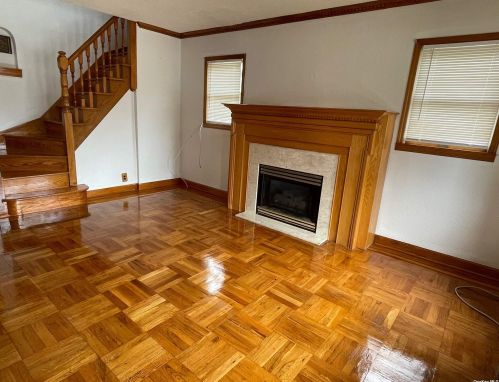 83-27 255th St, Floral Park, NY 11004-1133