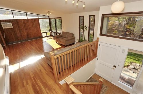8 Astri Ct, Airmont NY  10901-3801 exterior