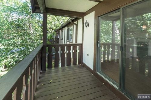 3710 Mark Twain Way, Mahwah NJ  07430-3477 exterior