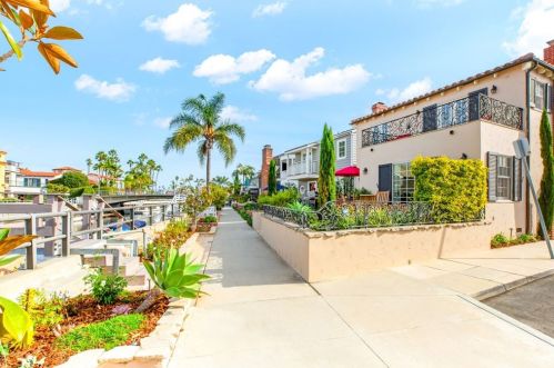 5634 Naples Canal, Long Beach, CA 90803-4019