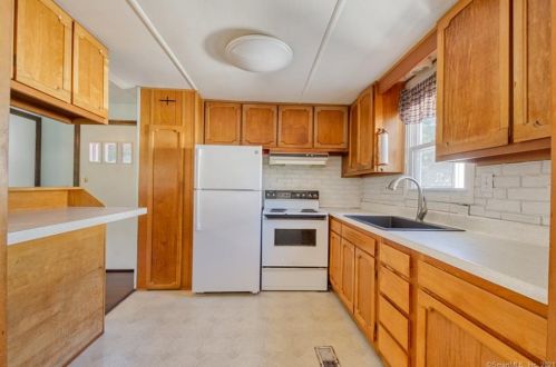 91 New St, Bristol, CT 06010-5354