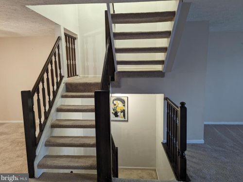 9119 Aspenpark Ct, Lorton VA  22079-1846 exterior
