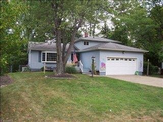 1877 Clearbrook Dr, Cuyahoga Falls, OH 44224-1415