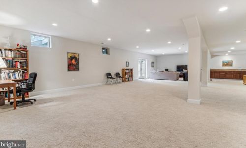 8373 Pedigrue Ct, Gainesville VA  20155-3240 exterior