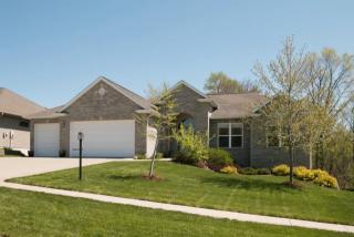 923 Forest Edge Cir, Iowa City, IA 52241-3479
