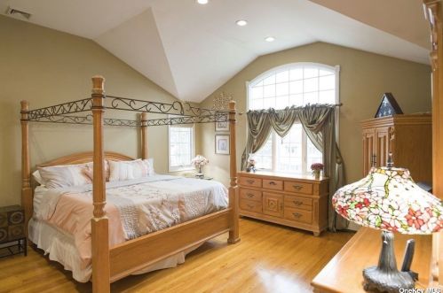 23 La Grange Pl, West Islip NY  11795-3816 exterior