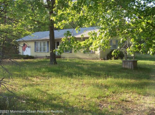 2212 Lacey Rd, Lacey, NJ 08731-5809