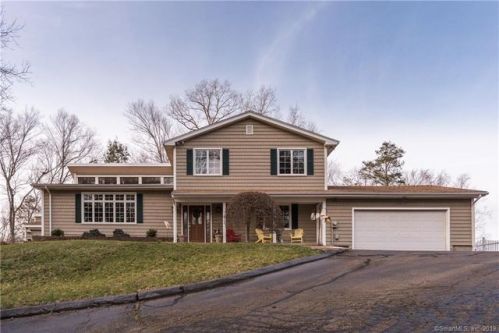91 Ledgewood Dr, North Branford, CT 06471-1814