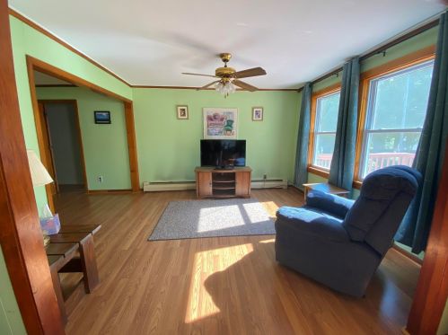 88 Meetinghouse Rd, Hinsdale NH  03451-2022 exterior