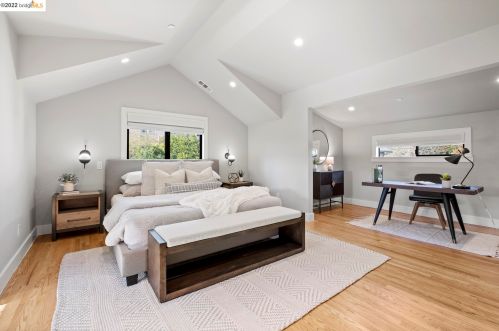 1077 57th St, Oakland CA  94608-2744 exterior