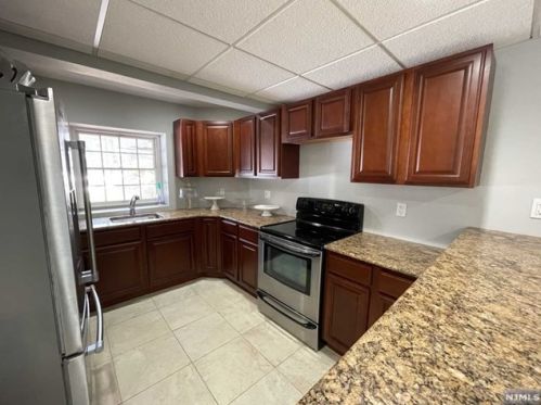 32 Crescent Dr, Skyline Lakes NJ  07456-1109 exterior