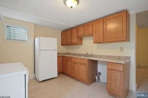 30 Linden Ave, East Orange NJ  07018-2826 exterior