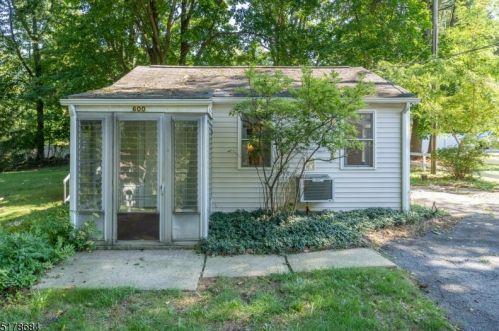 600 Woodglen Rd, Glen Gardner, NJ 08826-3301