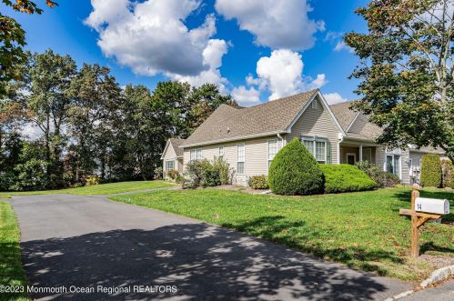 14 Sunnybrook Ln, Lakewood NJ  08701-5700 exterior