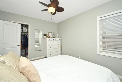 6654 Turnergrove Dr, Lakewood CA  90713-2752 exterior