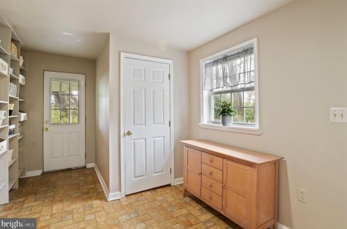 832 Concord Rd, Glen Mills, PA 19342-1338
