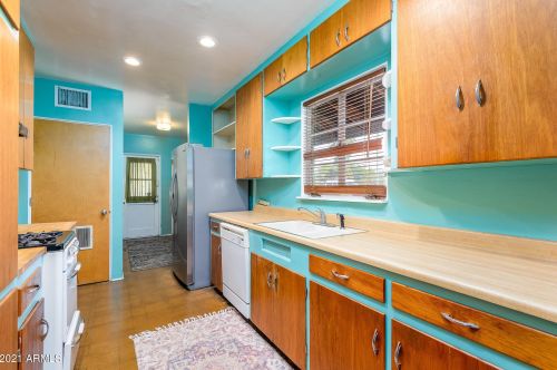 1111 Bethany Home Rd, Phoenix AZ  85014-2229 exterior