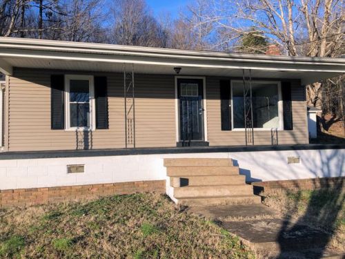 1115 Railroad St, Waverly, TN 37185-1863