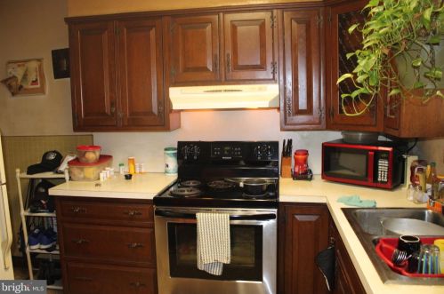 2606 Derry St, Harrisburg, PA 17111-1146