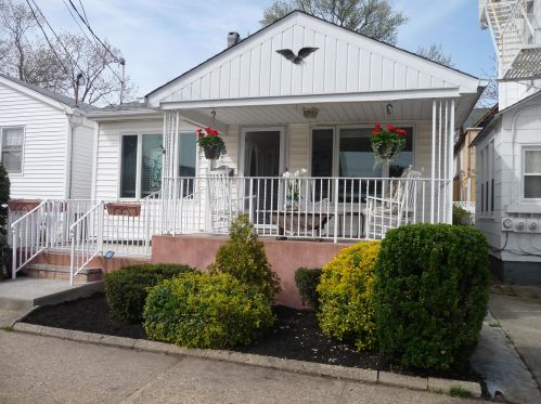 99 Main Ave, Ocean Grove, NJ 07756-1461