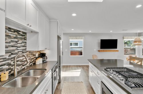 1455 Chalcedony St, San Diego CA 92109-2126 exterior