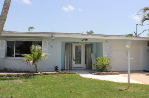 32 Fairview Blvd, Fort Myers Beach FL  33931-4565 exterior