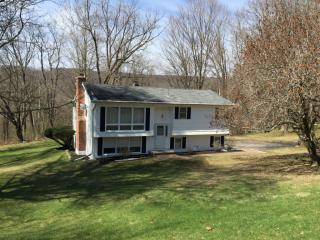 26 Prospect Dr, Brookfield Center, CT 06804-1118