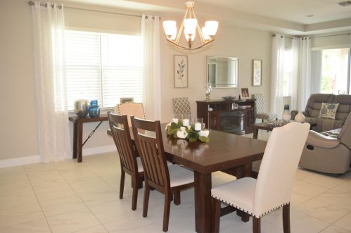 725 Leonardo Cir, Fort Pierce FL  34986-4355 exterior