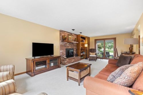 3061 Seminole Ct, Gibsonia, PA 15044-8281