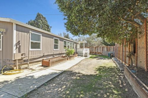 17510 Quail Hill Ln, Aromas, CA 95004-9115