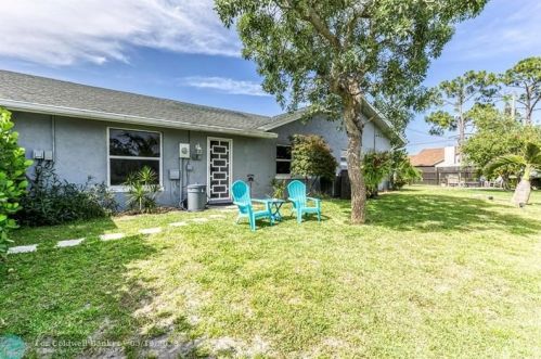 2399 Floresta Dr, Fort Pierce FL  34984-5218 exterior
