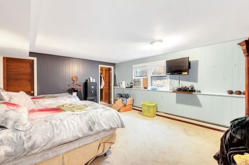 4 Amundsen Ln, Airmont NY  10901-7512 exterior