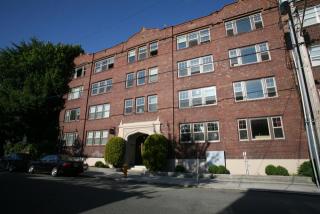 222 Summit Ave, Seattle WA  98102-5671 exterior