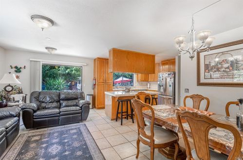 108 Duchess Ct, Windsor CA  95492-8043 exterior