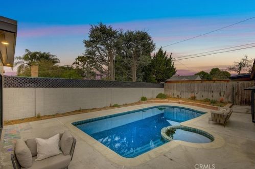 16627 Gilmore St, Van Nuys CA  91406-5610 exterior