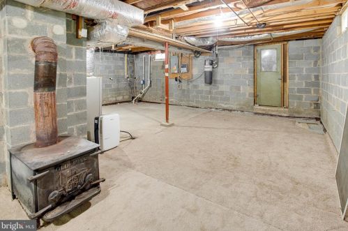 4882 Wood Lilly Ct, Woodbridge VA  22192-6137 exterior