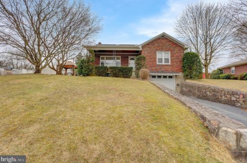 730 Girard Ave, Moselem, PA 19526-1129
