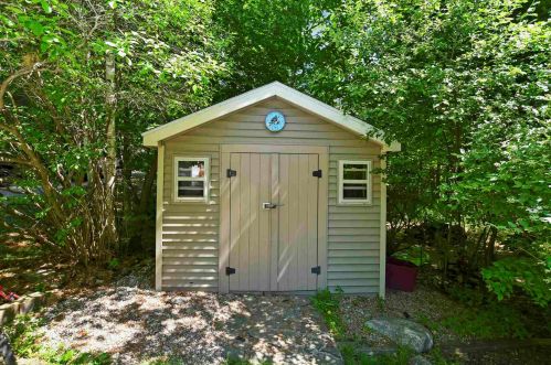 44 Tolend Rd, Dover NH  03820-5501 exterior